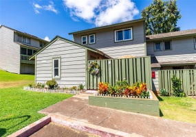 Cute curb appeal! Check out all the NEW WINDOWS!