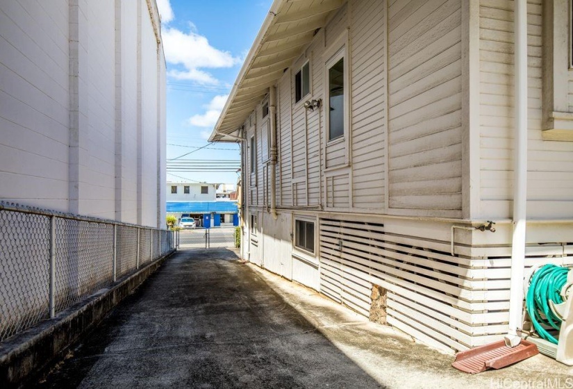 Looking towards driveway to front entrance