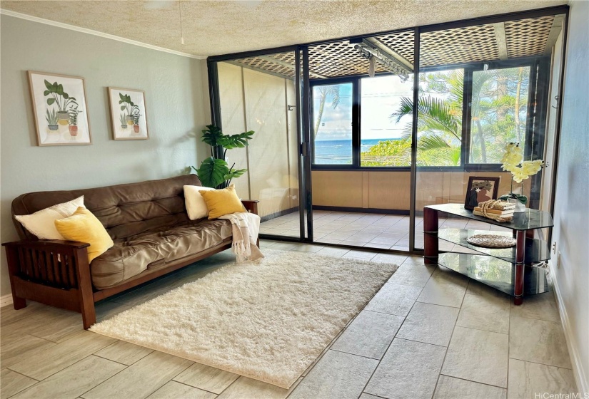 Livingroom and Lanai: ocean views