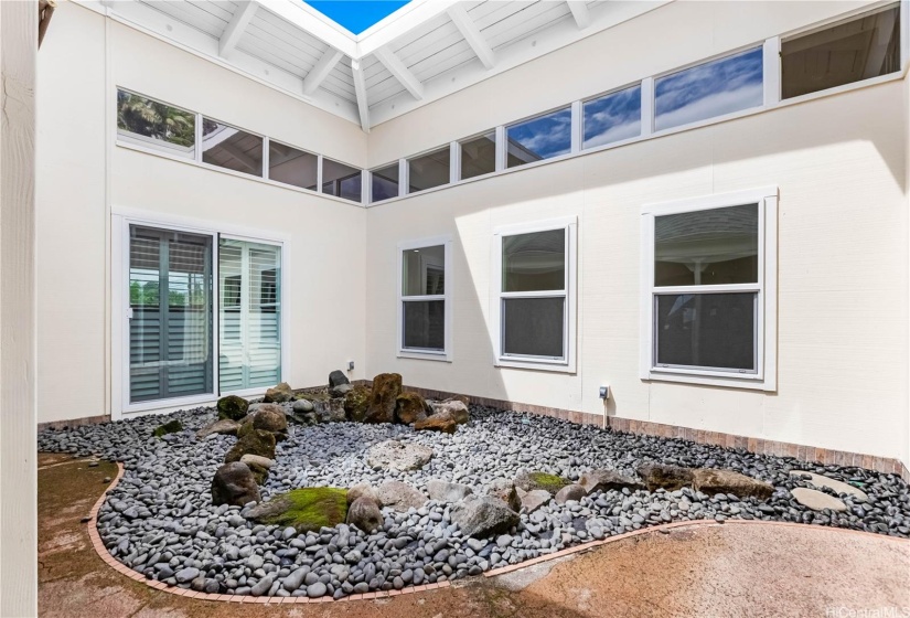 Indoor fully enclosed atrium