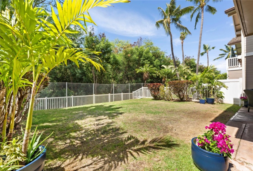 Hard to believe that this is a townhome yard and not a single family