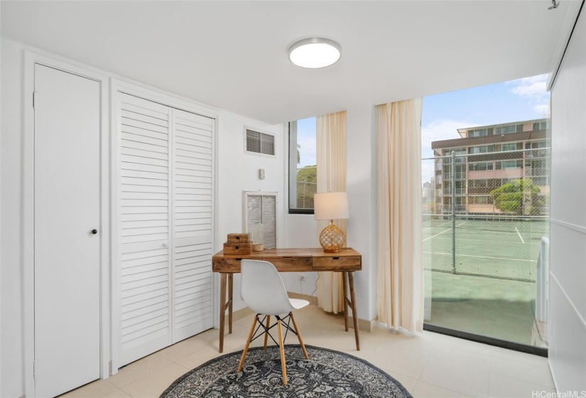 The floor-to-ceiling window in the 3rd bedroom creates a more open and airy feel and provides an excellent view of the tennis court. For added privacy, simply close the sliding walls.