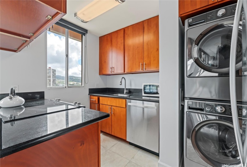 Granite Counters, dishwasher, and full size washer dryer