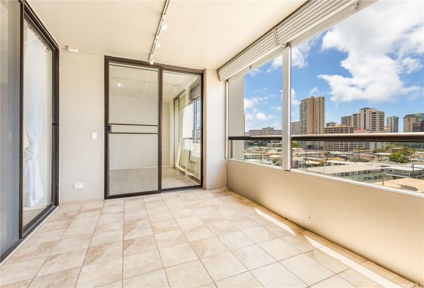 Large lanai separates the bedrooms. Could this be your dining area?