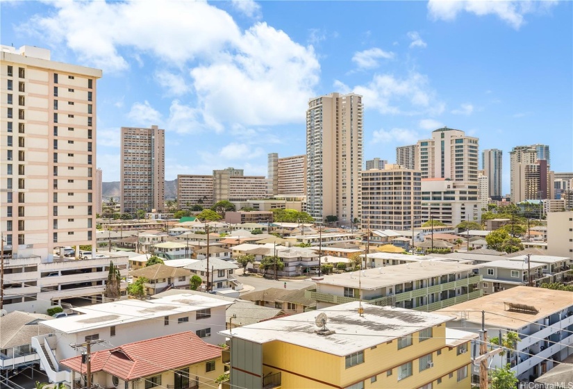 The view from the lanai looking toward Diamond Head & Kaimuki.