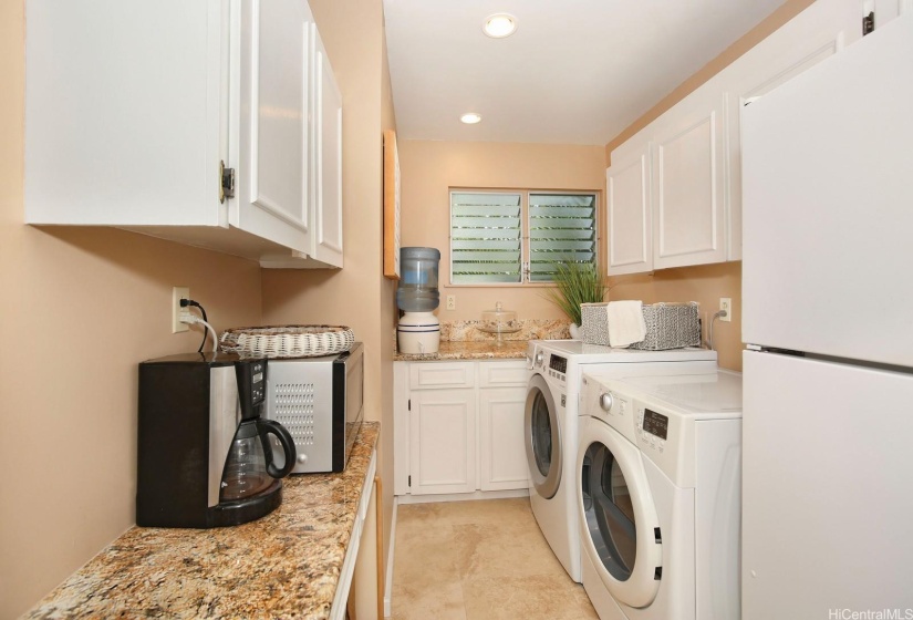 Washer/Dryer in unit