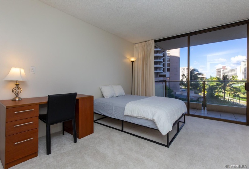 Guest Bedroom with lanai