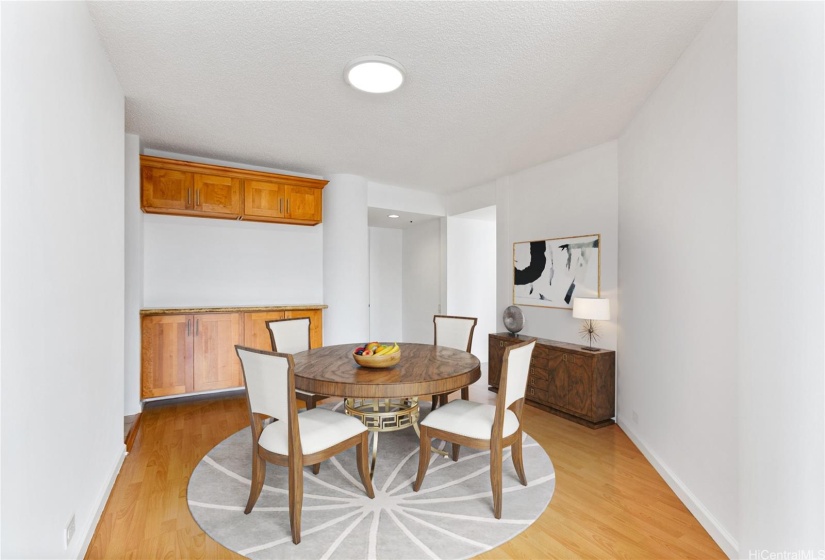 Dining area - Virtually staged