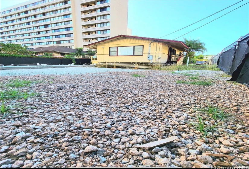 level lot in makiki.