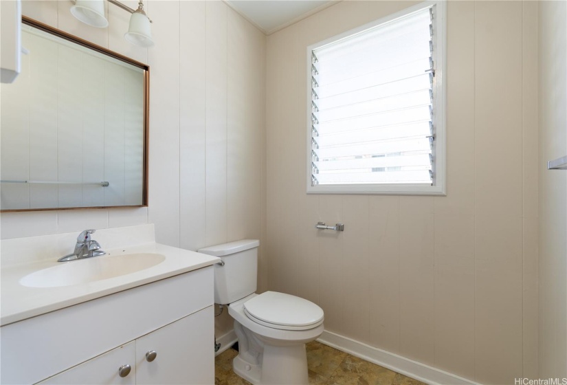 Full bathroom in 1 bedroom unit