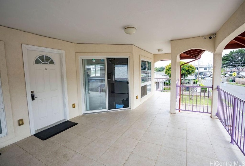 The large covered lanai makes for a great place to relax and be cooled by the natural tradewinds from the valley.