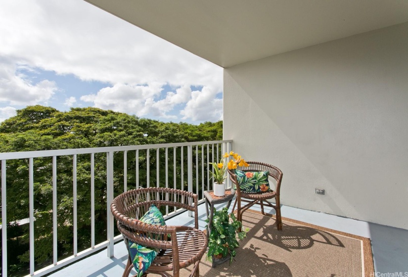 A place to entertain guests or simply enjoy the peaceful quietude of tranquil Nu'uanu Valley.