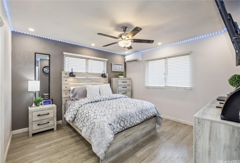 Upstairs Primary bedroom 2  with en suite bathroom