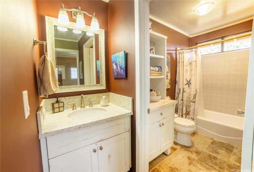 Upper level Full Bathroom