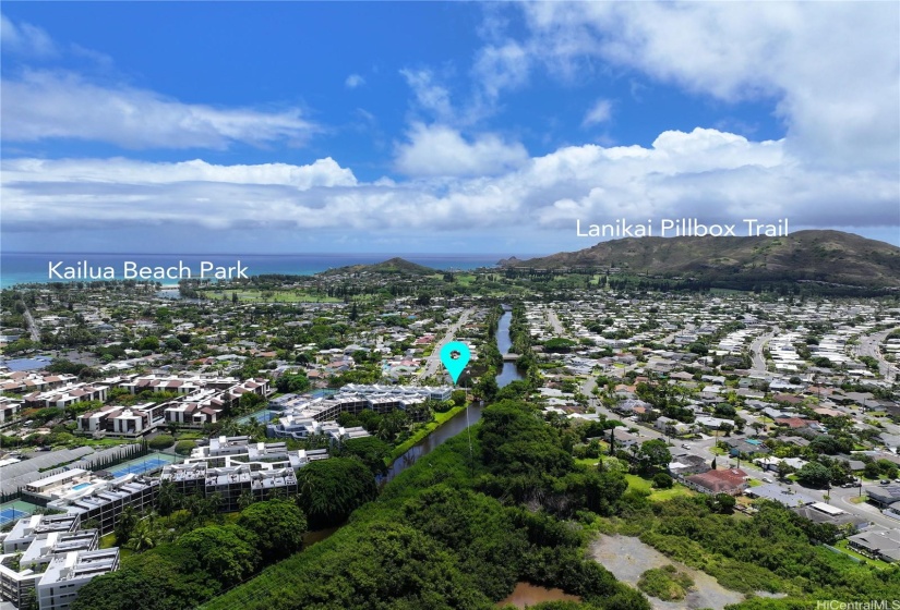 Located minutes to world renowned Kailua and Lanikai Beach in iconic beach town of Kailua with charming shops and delicious restaurants!