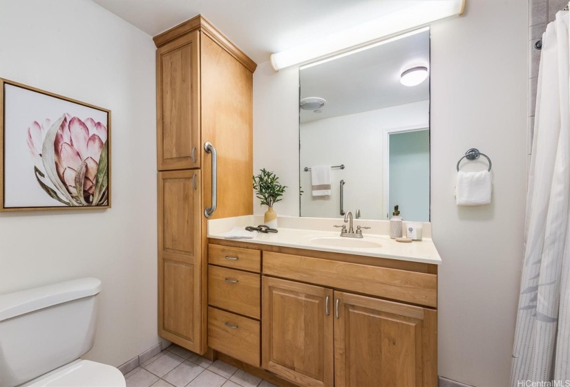 Primary Bedroom's en-suite bathroom.