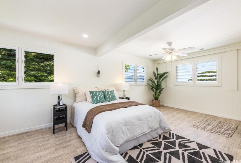 Upstairs Primary Bedroom with Kooloau and Pacific views.