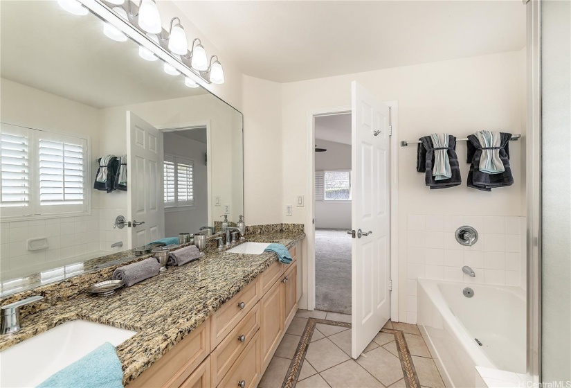 En Suite with Soaking Tub and Separate Shower