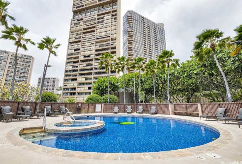 Relaxing Pool and Whirlpool