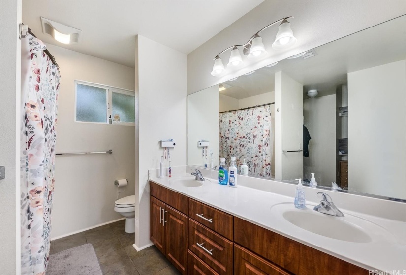 En suite bathroom in the primary bedroom, with large dual sink vanity.