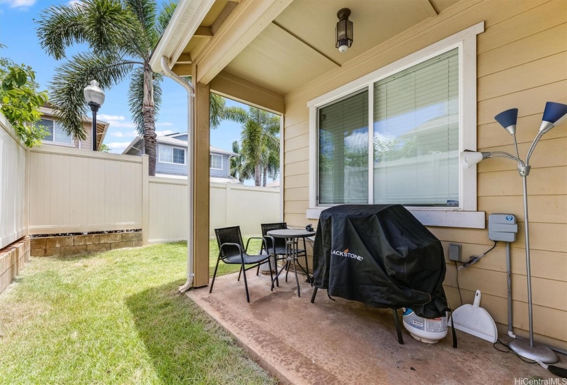 Covered lanai to enjoy the outdoors.