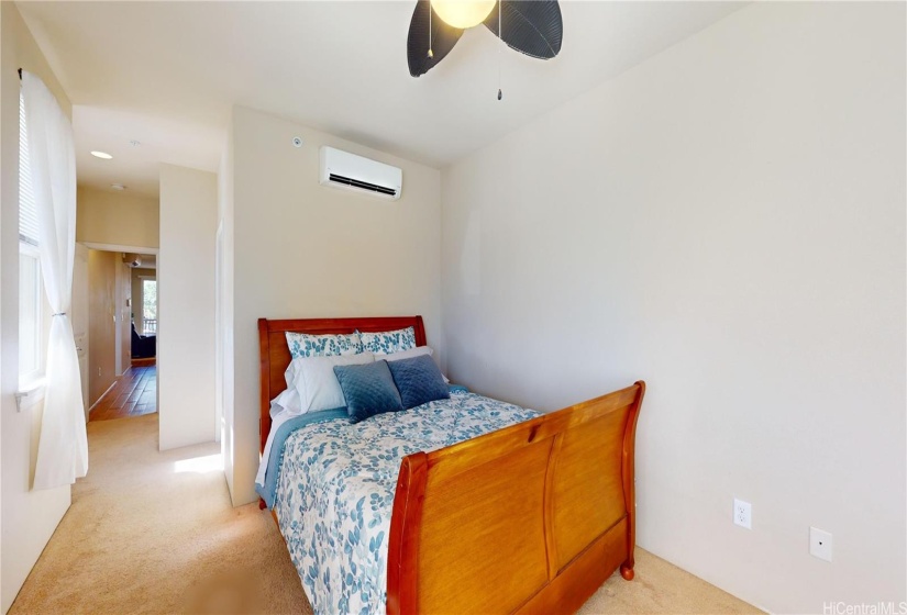 540 Manawai Unit 201: Upstairs primary bedroom