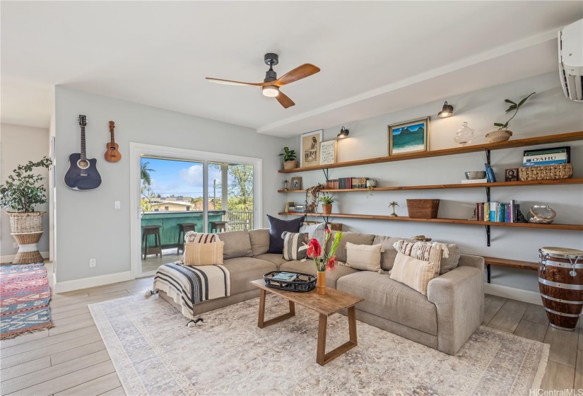 Note the high ceilings, ceiling fan, and split system AC for the few hot muggy Hawaii summer days.