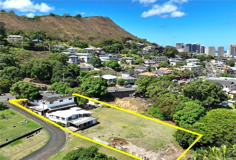 Boundary approximation shown for illustrative purposes. Buyer to verify boundaries with licensed land surveyor.