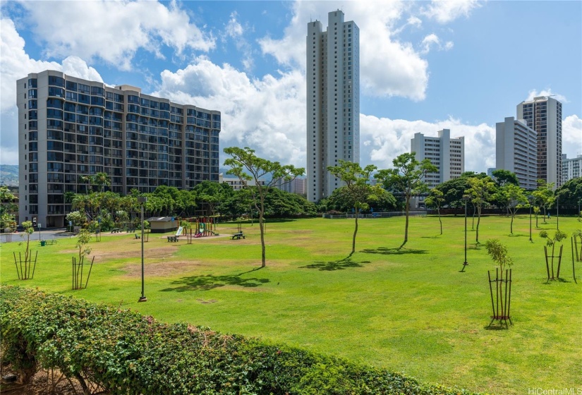 The community park, literally adjacent to this property, is great for kids, picnic, exercise - what a treat!