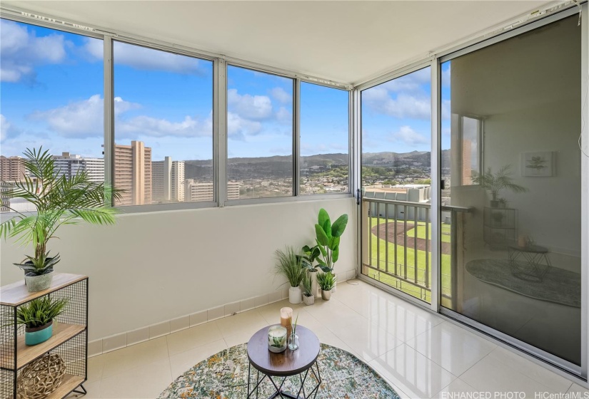 Enclosed Lanai with panoramic mountain view Enhanced