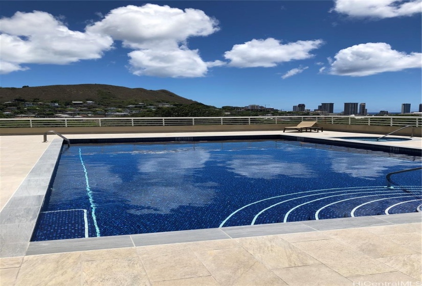 Relaxing pool with hot tub