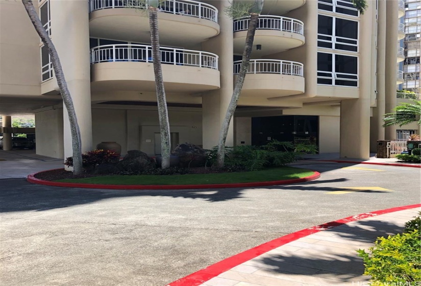 Front driveway to Lobby