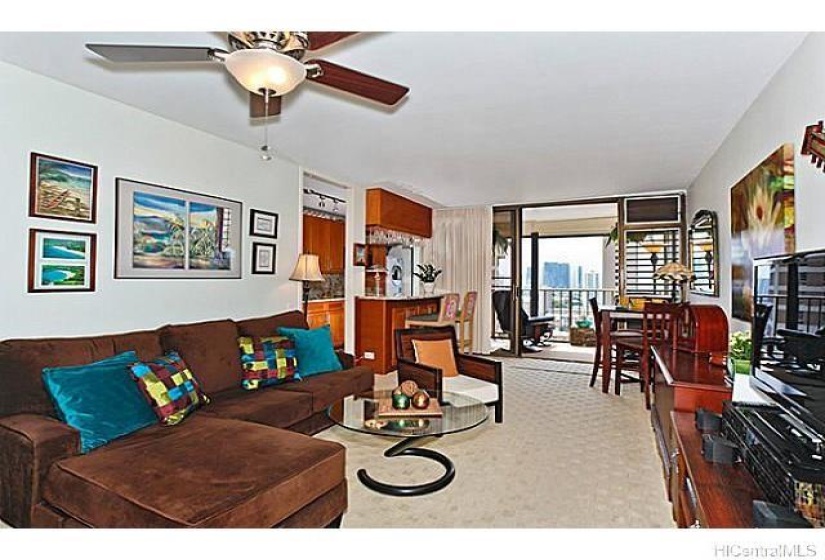 Living room lanai from the front entry way