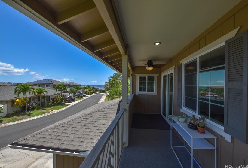 Relax on your lanai and feel the cool mountain breeze while gazing into the blue ocean.