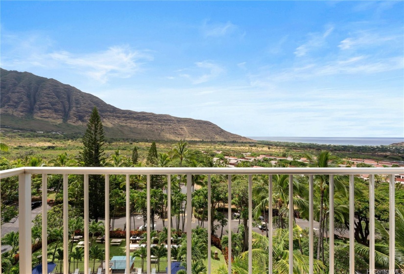 Beautiful Waianae Mountain Range straight from the Balcony