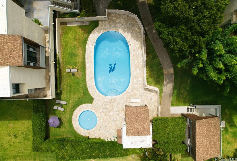 Arial photo of Gardenia Manor on site pool, pavilion, & bbq area.