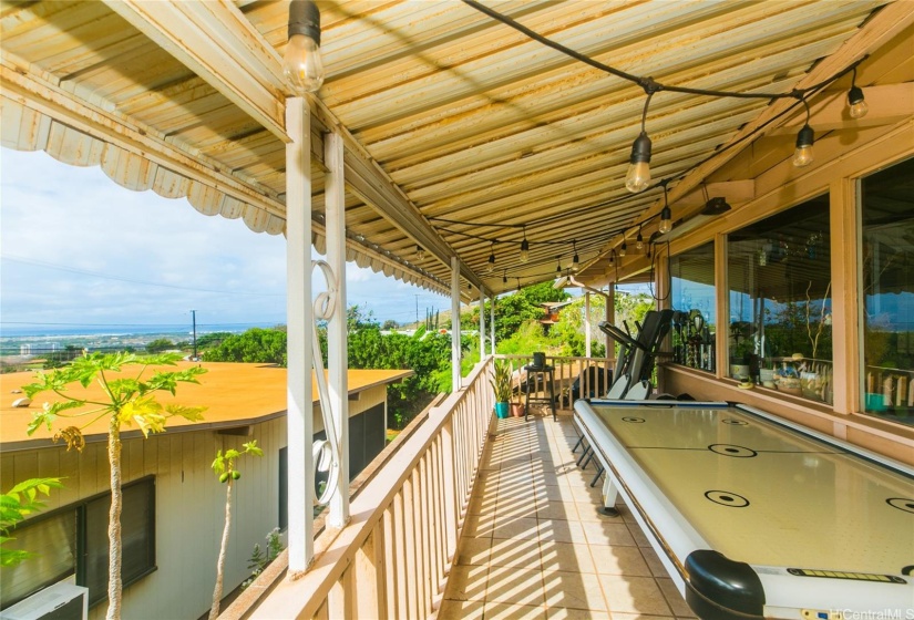 Another view of the covered lanai