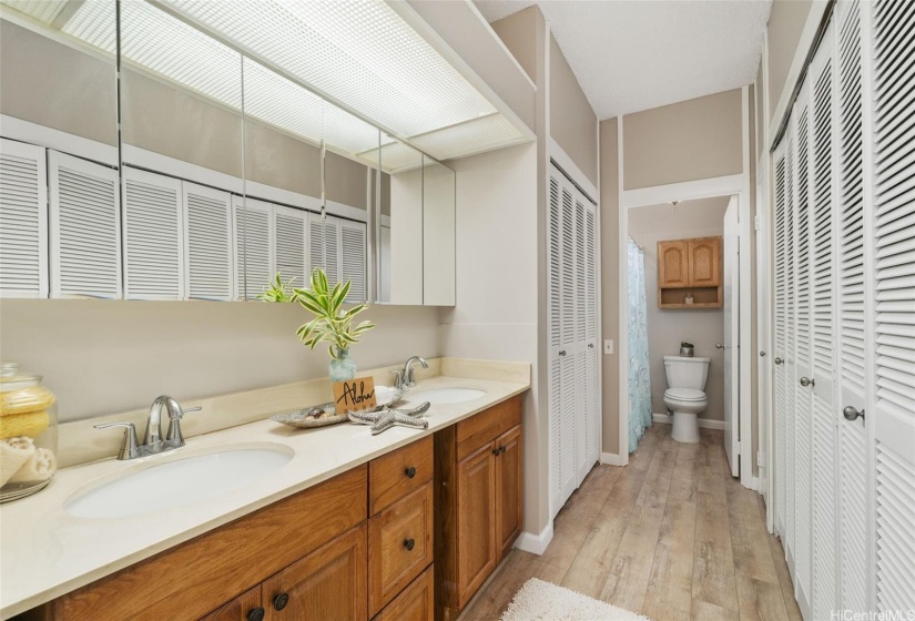 Primary en suite with double sinks