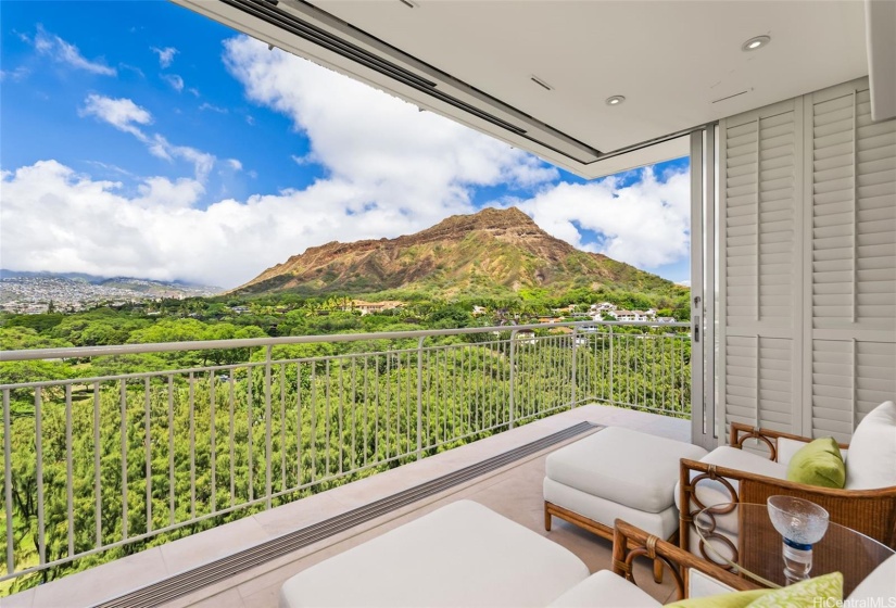 View of world-famous Diamond Head perfectly positioned above the canopy of trees along Kapiolani Park