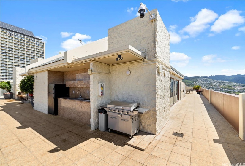 Rooftop BBQ is ideal for entertaining.