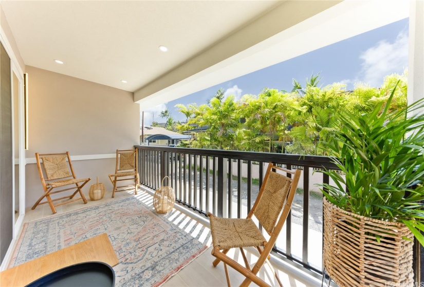 Separate entrance to 2nd living room