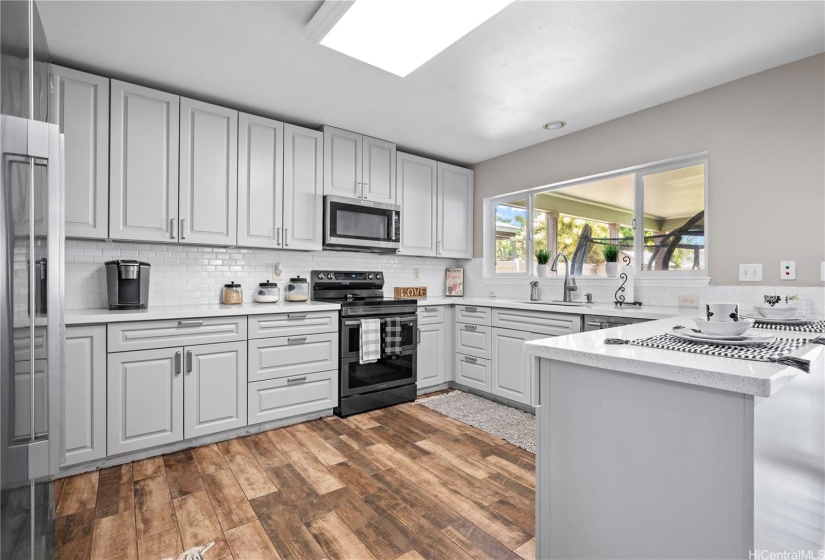 Beautiful Large Kitchen Cabinetry