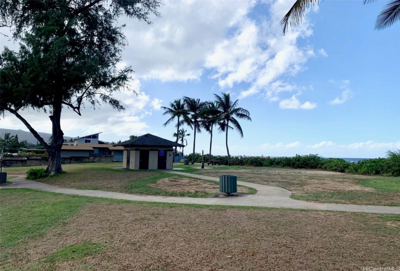 Aweoweo beach park with showers, bathrooms, picnic tables