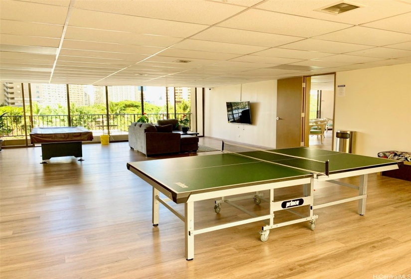 Ping pong and pool table on 7th floor recreation deck