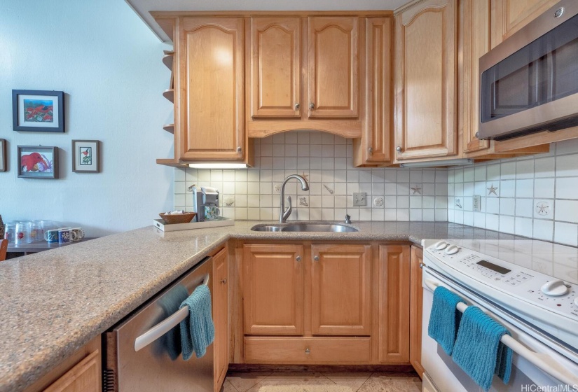 Nicely appointed kitchen with dishwasher, disposal, microwave and Oven with cooktop.  The sale includes all kitchenware to make the transition to rental easy.