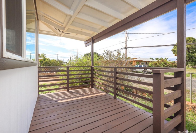 front covered lanai (Street side)