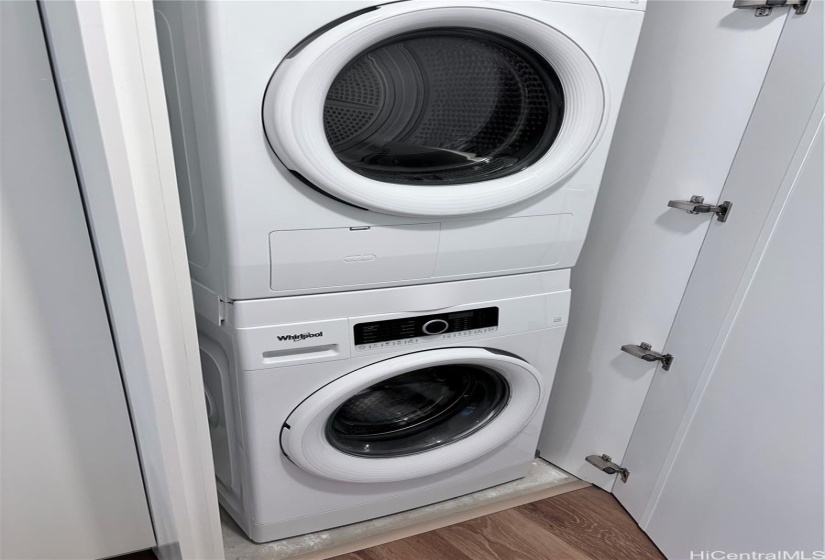 Washer/Dryer in Unit