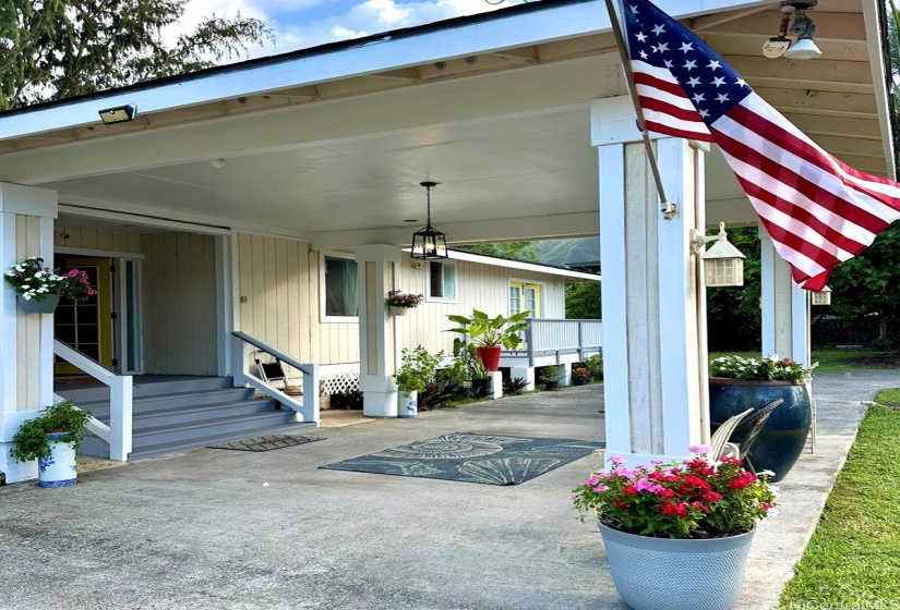 Beautiful entry way to property