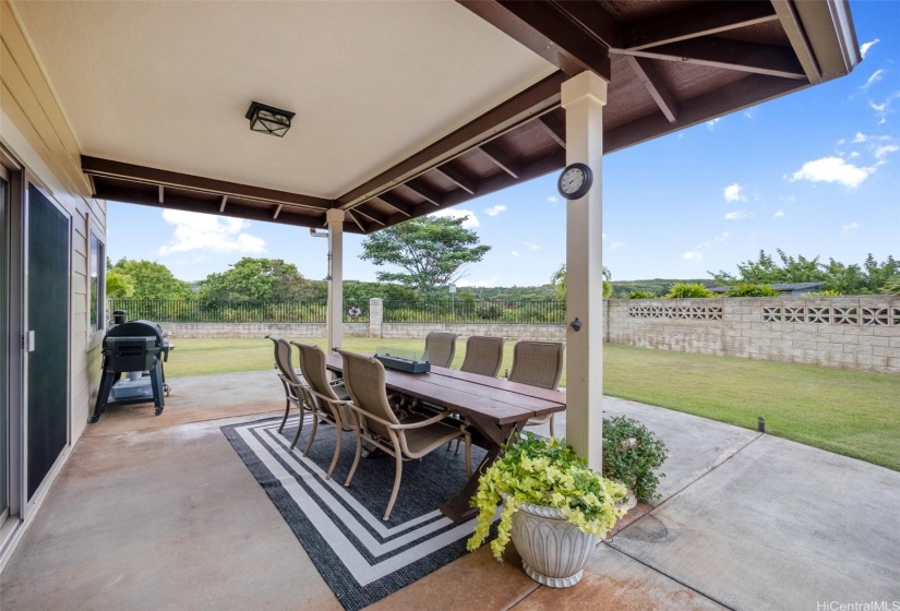 Your covered lanai for entertaining!