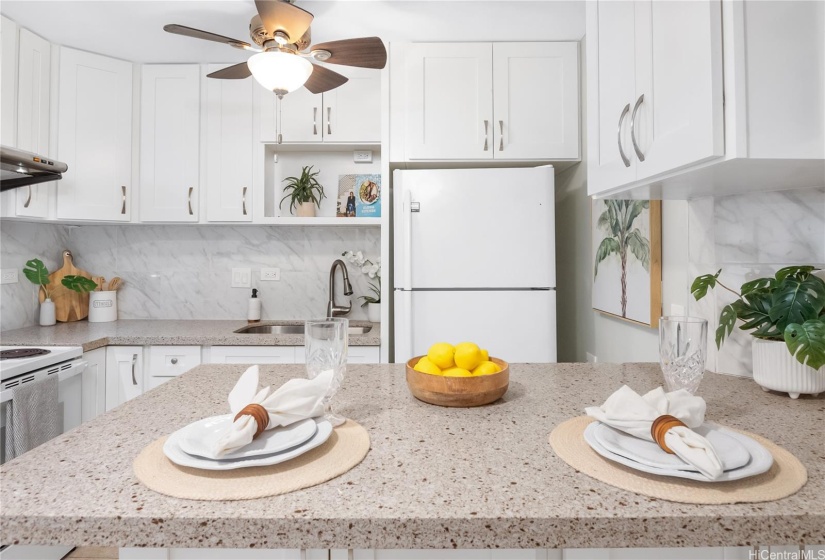 Kitchen with breakfast bar